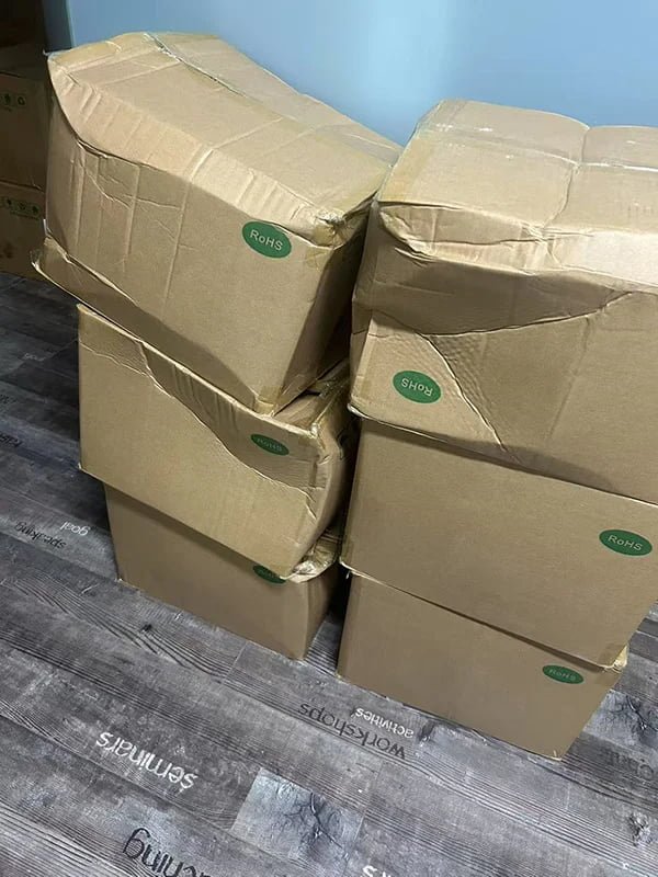 silicone storage bags in damaged plastic packaging